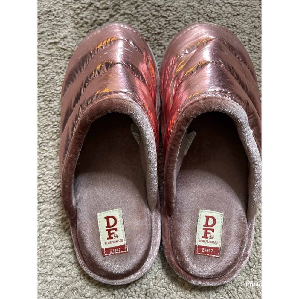 Dearfoams Women's Sandals in Metallic Pink